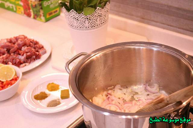 http://www.qassimy.com/up/users/qassimy/arabic-food-cooking-recipes-in-arabic-mugalgal-lamb3.jpg