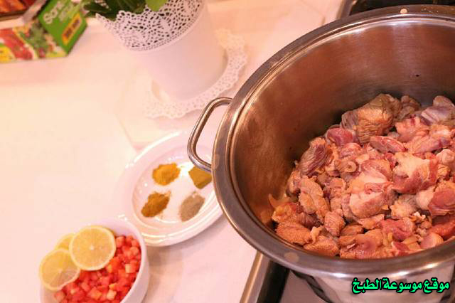 http://www.qassimy.com/up/users/qassimy/arabic-food-cooking-recipes-in-arabic-mugalgal-lamb4.jpg