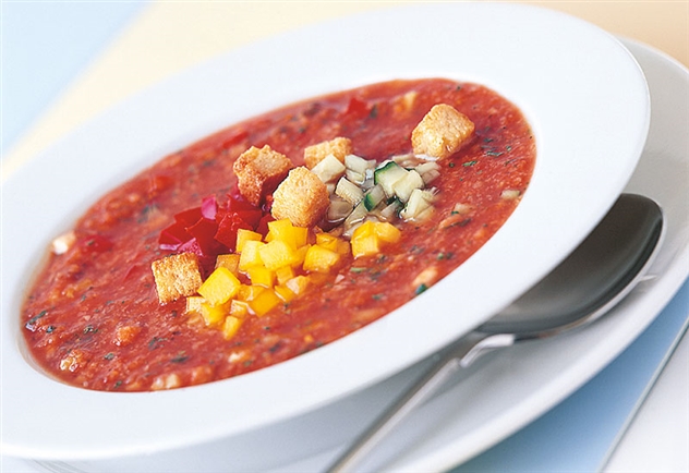 http://www.qassimy.com/up/users/qassimy/how-to-make-soup-gazpacho-recipe.jpg