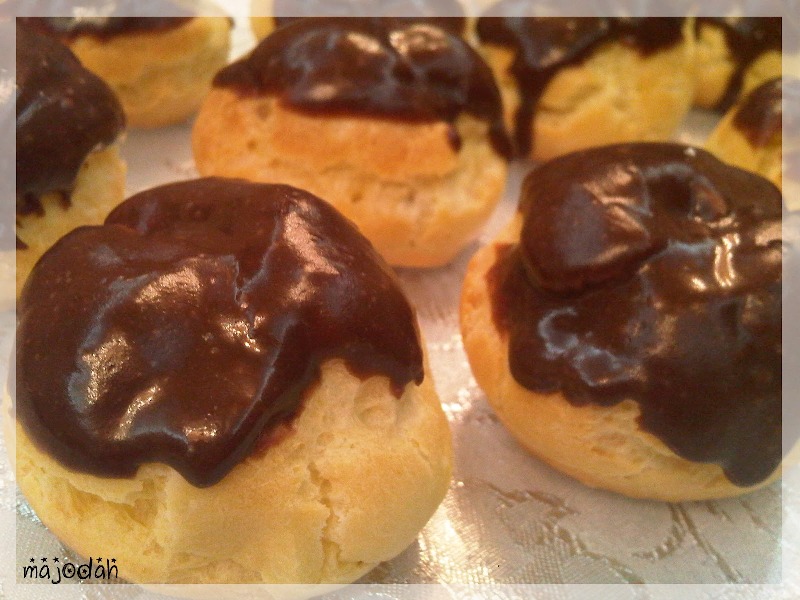 http://www.qassimy.com/up/users/qassimy/picture-of-how-to-make-halawiyat-Eclair-sweet-sweets-easy-arab-food-recipes.jpg