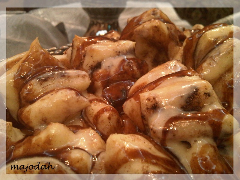 http://www.qassimy.com/up/users/qassimy/picture-of-how-to-make-halawiyat-cinnabon-sweets-easy-arab-food-recipes.jpg