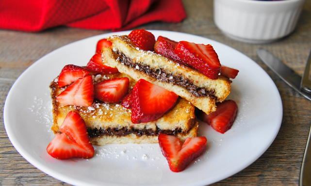http://www.qassimy.com/up/users/qassimy/picture-of-how-to-make-halawiyat-nutella-and-strawberry-toast-easy-arab-food-recipes.jpg
